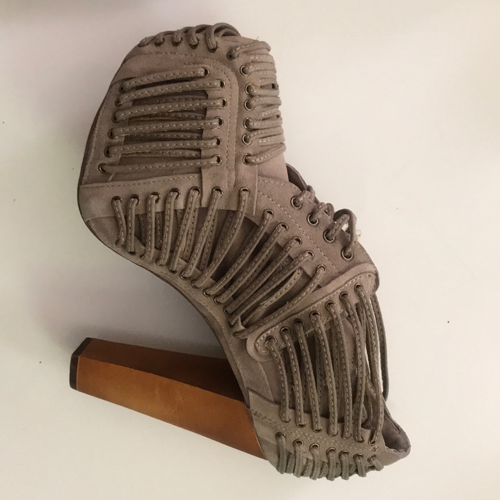 Jeffrey Campbell Laced shoe new size 40